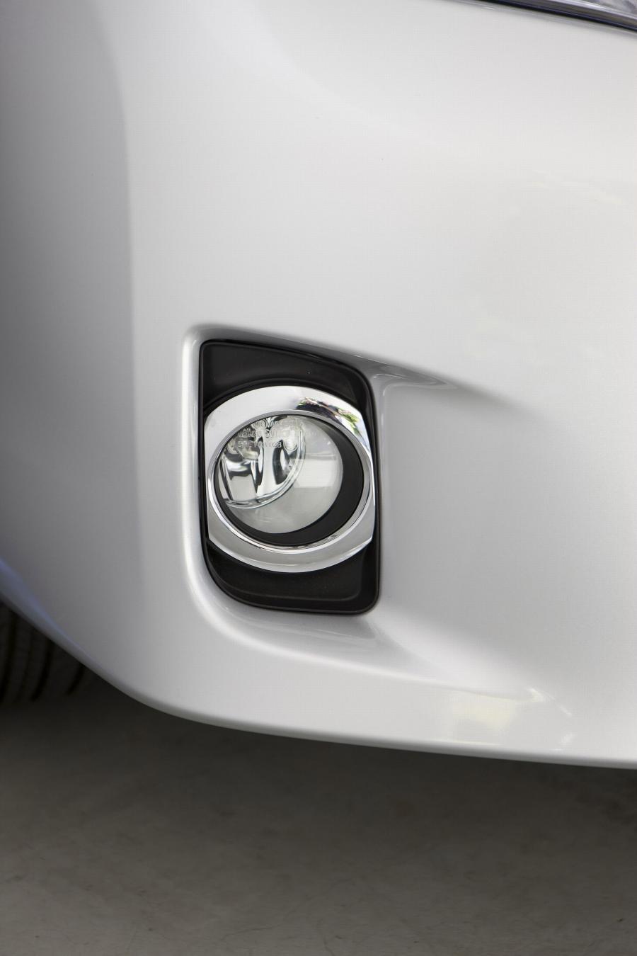  Toyota Camry Hybrid 2010 года  (фото 14 из 27)